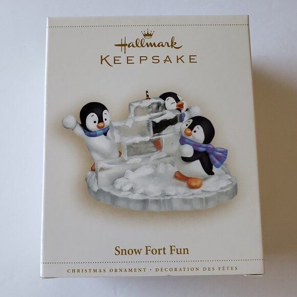 NWT - Hallmark Keepsake Ornament - 2006 Snow Fort Fun Penguin Pals - Picture 1 of 1